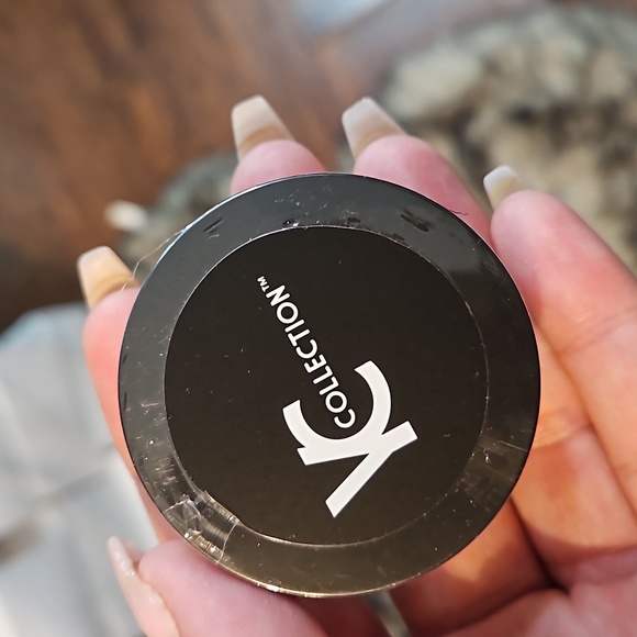YC COLLECTION Luminous Setting Powder in Honey - Picture 1 of 3
